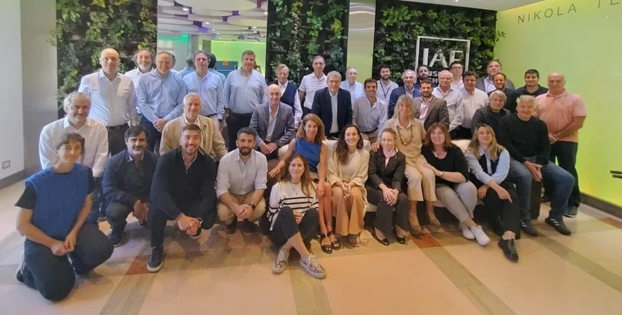 Mentores programa NAVES IAE Business School charla naturaleza innovación