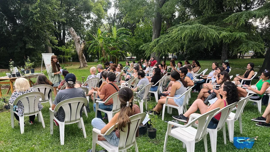 Jardín plantas nativas espacio público Vicente López biodiversidad urbana