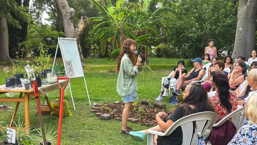Taller comunitario plantación jardín nativo Vicente López Amor Nativo participantes